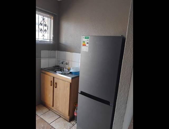 2 BEDROOM PROPERTY TO RENT IN ROSSLYN